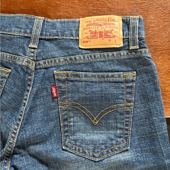 Vintage Y2K Levi's 518 Women's Boot Cut Flared Jeans in Medium Blue Wash - Picture 7 of 12